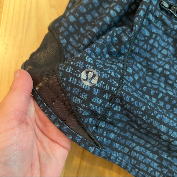 Lululemon Hotty Hot Shorts | Women’s Size 10 - Picture 4 of 8